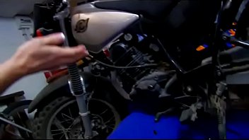 Preview 1 of Sleep Blowjub - She helps the mechanic giving a blow job