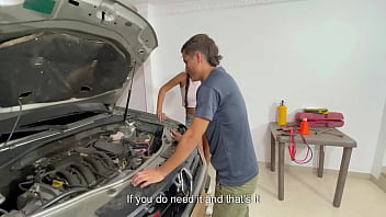Preview 2 of Bloke Mom - Chica latina me deja correr en su culo a cambio de arreglar su coche.1PT