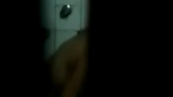 Preview 4 of Brezare Xxx - Espiando a mi cu&ntilde_adita en &eacute_l ba&ntilde_o