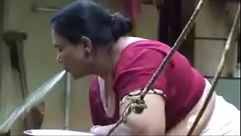 Preview 4 of Banyoda Kar S N Siktiren Turk - Indian old Randi  with big tits