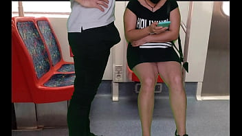 Preview 1 of Hhj Xxx Video - a garota de vestido sem calcinha no trem deu uma punheta para um estranho e um boquete em p&uacute_blico