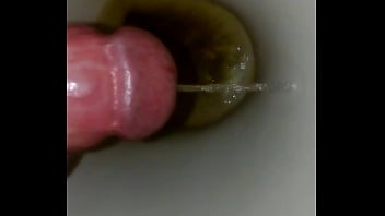 Preview 2 of Blackman And Jepang Girl - Pissing on Safari