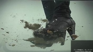 Preview 2 of Huley - Crush bread with shoes