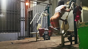 Preview 3 of Xxxxxxxxxxx Xnxx - Linda flaquita tranny le gusta exhibirse y mostrar la tanga en publico