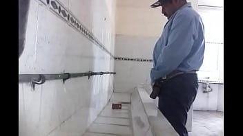 Preview 3 of Fuck And Cumfast - espiando en ba&ntilde_os vergas