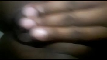 Preview 3 of Africa Jungle Sex Mul Adiwasi - Mi novia de masturba sin saber que la grababa.