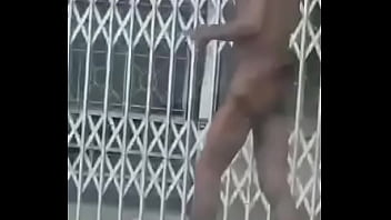 Preview 4 of Mastrubation Mum - Andando pelado na rua