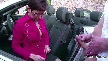 Preview 2 of Sexiporntnet - Notgeile Mutti laesst sich auf Arbeit von Fremden ficken