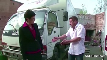 Preview 1 of Sexiporntnet - Notgeile Mutti laesst sich auf Arbeit von Fremden ficken