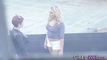 Preview 1 of Broken Sia Ass - Blonde les stunner rides