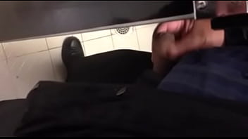 Preview 2 of Pim Xec Au - Abuelo viene en el bano pulico