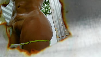 Preview 2 of Asaian Pussy Toyed - Chica bronceada y culona captada en cabina