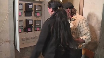 Preview 1 of Gay Son And Stepdad - Den Elektriker verf&uuml_hrt und geblasen