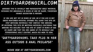 Preview 1 of Milf Mobi Anybunny - Dirtygardengirl take plug in her ass outside &amp_ anal prolapse