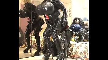 Preview 1 of Tamil Lesbian Sex - Roxina2006LatexDollHugeBoobs011106XL.WMV