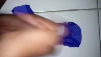 Preview 2 of Boricua Krystal Redhead - Gozando duas vezes na calcinha da prima
