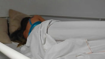 Preview 1 of Swinger Red Mom - Comida de Co&ntilde_o y Sexo ANAL ma&ntilde_anero con mi Novio !
