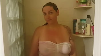 Preview 1 of British Bbw Denise - A MOJAR LA CAMISETA!!