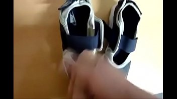 Preview 3 of Deai Boob - Se masturba con sus Nike Rift y acaba adentro