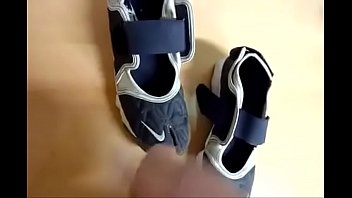 Preview 4 of Deai Boob - Se masturba con sus Nike Rift y acaba adentro
