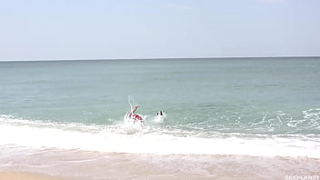 Preview 3 of Big Bobo Lesbo - BayWatch &agrave_ Portuguesa - Trailer