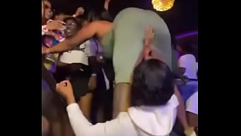 Preview 1 of Toket Di Remas Remas - A night club live sex in Nairobi kenya