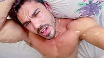 Preview 2 of Sex Feei - Mamando pauzudo bombado e deixando todo molhadinho. - Free