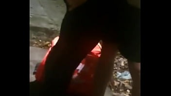 Preview 1 of Bangladeshi Model Bijli - CICLISTA DANDO O RABO NO MEIO DA RUA