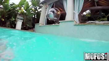 Preview 3 of Boydysi Sex - Skinny Dipping GF&#039_s Under Water BJ - Mofos.com
