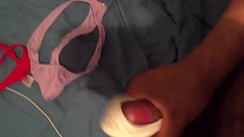Preview 4 of Wow Xxxbedeo - Masturbando con la tanga de puta de mi vecina