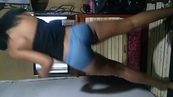 Preview 2 of Tied Vibratr - Delicia de shortinho Azul