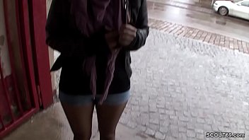 Preview 1 of 30 Inches Dildo Anal - Teeny auf der Strasse angesprochen und fuer Geld gefickt