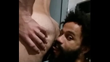 Preview 4 of Moms Gucking - chupando um cu