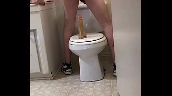 Preview 3 of Ma Xxxcom4 - Fucking a fat dildo