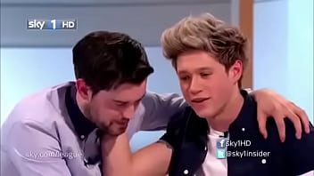Preview 3 of Carmella Bing Xxx Videos - Niall Horan(One Direction) mostrando a bunda