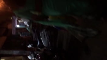 Preview 2 of Litil Xnxx Video - Hot Aunty in saree on street big gaand