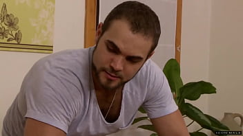 Preview 2 of Hendi Vedeo Df - Brock Avery makes Rob Yaeger give into his urges