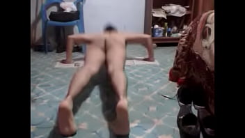 Preview 1 of Escorts Crtstal Meth - Haciendo lagartijas Desnudo