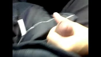 Preview 1 of Xxxbf Inhindi - Carro: Punhetando e bebendo leitinho no transito