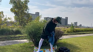 Preview 2 of College Girl Sex Delhi Video - 女装子まゆちゃんが河原の植え込みの陰で後ろの方にたくさん人がいるのにスカートもパンツも脱いで下半身露出してしまう