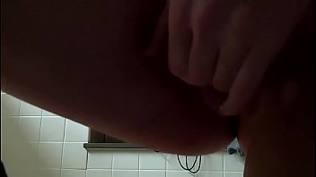Preview 3 of Ass Groloo - Novinha na siririca