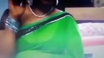 Preview 1 of Mom Jerking Maid - আপুর দুদু কত্তবড়