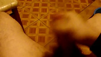Preview 2 of Lisa Ann Mobster Cock - Me pajeo en el ba&ntilde_o muy excitado hasta acabar