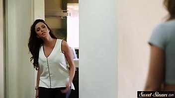 Preview 1 of Levi Cash Sara Jay - Hot girl fingering until she squirts