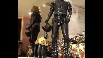 Preview 1 of Woodman Simone - Roxina2005WildHornyMaskSlut071205XL.WMV