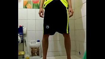 Preview 1 of Pakistani Ass Oil - Boy hư t&egrave_ ra quần r&ugrave_i s&oacute_c lọ sau khi đ&aacute_ về