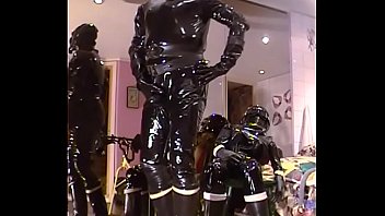 Preview 4 of Sabnur Sctresss - Roxina2003RoxyRubberFucker090303.WMV