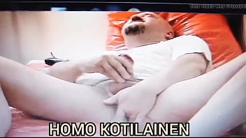 Preview 1 of Pavi 3xxxx - Finnish Homo Kotilainen pissing on his face,  mouth and bed.