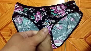 Preview 2 of Seachporn Hakha - sịp em h&agrave_ng x&oacute_m hoa l&aacute_ c&agrave_nh bắt mắt  | Cum on panties compilation the best!