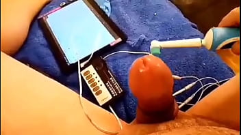 Preview 1 of Xxx Hot 3jp Com - Homo Kotilainen use electric toothbrush with his hard gay cock.